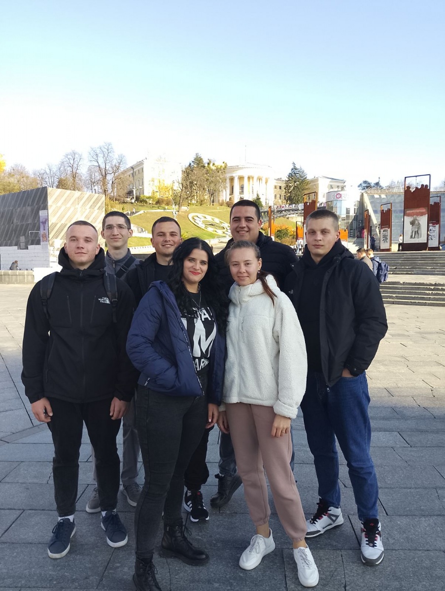 Гарно провести час? Так це про нас!
